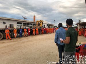 DDS com trabalhadores da obra